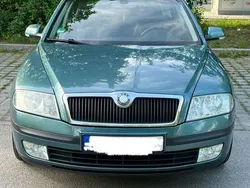 Grün Gebraucht 2005 Skoda Octavia Ambiente Limousine | 2.490 € (Fairer Preis)