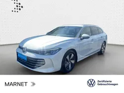 Oryxweiß perlmutteffekt Gebraucht 2024 VW Passat Elegance Kombi | 35.690 € (Superpreis)