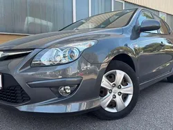 Grau Gebraucht 2012 Hyundai i30 Limousine | 4.888 € (Fairer Preis)