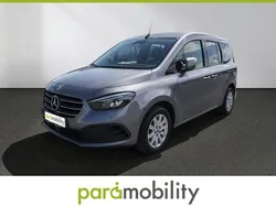 Grau Gebraucht 2023 Mercedes T180 Edition Van / Kleinbus | 43.750 €