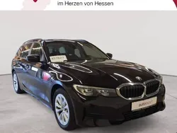 Schwarz Gebraucht 2021 BMW 330e Advantage Kombi | 21.989 € (Guter Preis)