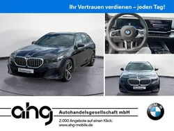 Sophistograu brillanteffekt me Gebraucht 2024 BMW 520 M Sport Kombi | 52.920 € (Superpreis)