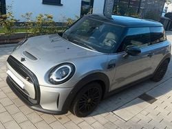 Grau Gebraucht 2022 Mini Cooper SE Classic Kleinwagen | 22.500 € (Teuer)