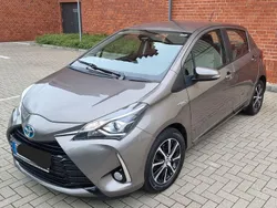 Braun Gebraucht 2018 Toyota Yaris Hybrid Limousine | 12.900 € (Fairer Preis)