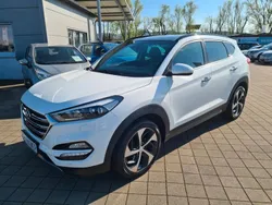Weiß Gebraucht 2016 Hyundai Tucson SUV | 19.999 € (Etwas zu teuer)