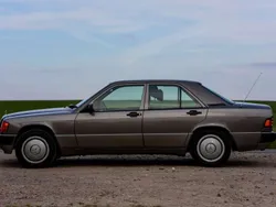 Grau Gebraucht 1992 Mercedes 190 Limousine | 4.700 €