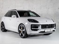Kreide Neu 2024 Porsche Cayenne Turbo E-Hybrid SUV | 196.350 € (Fairer Preis)