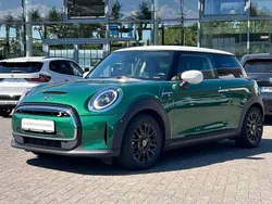 Grün Gebraucht 2022 Mini Cooper SE Classic Kleinwagen | 17.420 € (Fairer Preis)