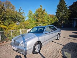 Silber Gebraucht 2000 Mercedes E200 Limousine | 3.990 € (Fairer Preis)