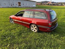 Rot Gebraucht 1994 Opel Omega Kombi | 14.999 €