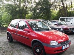 Rot Gebraucht 2000 Opel Corsa Limousine | 1.900 € (Teuer)