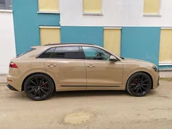 Gold Neu 2025 Audi Q8 Sport SUV | 92.992 €