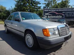 Silber Gebraucht 1989 Mercedes E230 Limousine | 3.900 €