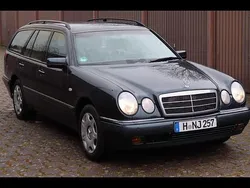 Blau Gebraucht 1999 Mercedes E240 Kombi | 1.450 €
