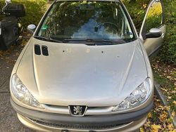 Grau Gebraucht 2005 Peugeot 206 Limousine | 1.399 € (Fairer Preis)