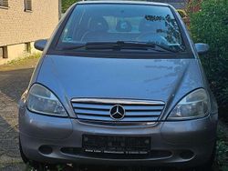 Silber Gebraucht 2000 Mercedes A190 Avantgarde Limousine | 1.000 € (Superpreis)