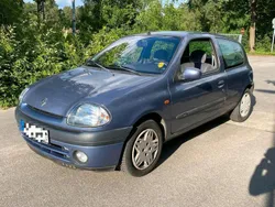 Blau Gebraucht 2000 Renault Clio II Kleinwagen | 2.000 € (Fairer Preis)