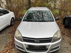 Schwarz Gebraucht 2006 Opel Astra Cosmo Kombi | 1.600 € (Etwas zu teuer)