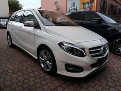 Weiß Gebraucht 2018 Mercedes B220 Van / Kleinbus | 18.490 € (Fairer Preis)