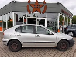 Silber Gebraucht 2001 Seat Leon Stella Limousine | 590 € (Superpreis)