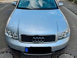 Silber Gebraucht 2001 Audi A4 Ambiente Limousine | 3.350 € (Fairer Preis)