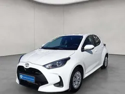 Weiß Neu 2025 Toyota Yaris Hybrid Business Edition Limousine | 22.690 € (Guter Preis)