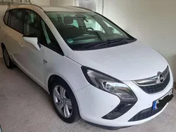 Weiß Gebraucht 2016 Opel Zafira Tourer drive Van / Kleinbus | 8.399 € (Guter Preis)