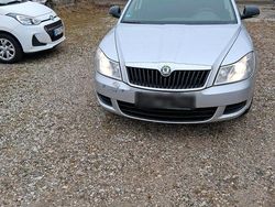 Silber Gebraucht 2011 Skoda Octavia Family Kombi | 3.200 € (Teuer)