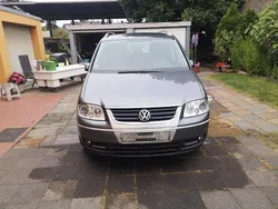 Grau Gebraucht 2005 VW Touran Highline Van / Kleinbus | 4.999 € (Teuer)