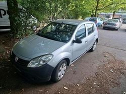 Silber Gebraucht 2009 Dacia Sandero Kleinwagen | 800 €