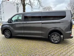 Grau Gebraucht 2024 Ford Tourneo Custom Van / Kleinbus | 49.999 €