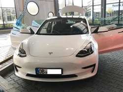 Weiß Gebraucht 2022 Tesla Model 3 Standard Range Plus Limousine | 27.200 € (Guter Preis)