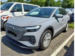 Grau Gebraucht 2022 Audi Q4 Sportback e-tron Basis SUV | 28.590 € (Fairer Preis)
