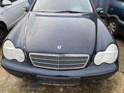 Smaragdschwarz metalliclack Gebraucht 2002 Mercedes C220 Kombi | 999 € (Superpreis)