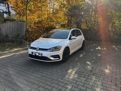 Weiß Gebraucht 2017 VW Golf VII Highline Limousine | 17.490 € (Teuer)