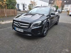 Schwarz Gebraucht 2016 Mercedes GLA180 Urban SUV | 15.991 € (Guter Preis)