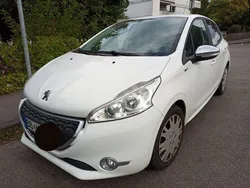 Weiß Gebraucht 2014 Peugeot 208 Style Kleinwagen | 4.980 € (Superpreis)