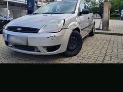 Grau Gebraucht 2004 Ford Fiesta Kleinwagen | 800 € (Superpreis)