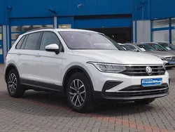 Oryxweiss (metallic) Gebraucht 2023 VW Tiguan Life SUV | 32.490 € (Fairer Preis)