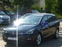 Grün Gebraucht 2017 Opel Astra Kombi | 7.970 € (Guter Preis)