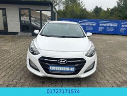 Weiß Gebraucht 2015 Hyundai i30 Classic Limousine | 7.900 € (Guter Preis)