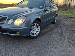 Grau Gebraucht 2004 Mercedes 220 Kombi | 2.499 €