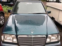Grün Gebraucht 1996 Mercedes 300 Kombi | 4.750 €