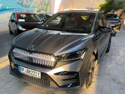 Graphitegrau metallic Gebraucht 2024 Skoda Enyaq iV Suite SUV | 58.490 € (Teuer)