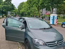 Grün Gebraucht 2006 VW Golf V Kleinwagen | 1.500 € (Fairer Preis)