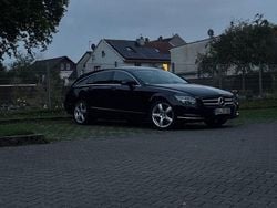 Schwarz Gebraucht 2013 Mercedes CLS350 Shooting Brake Kombi | 13.999 €