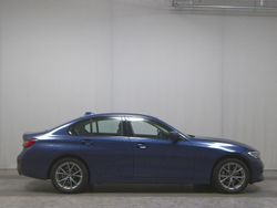 Blau Gebraucht 2020 BMW 330 Sport Line Limousine | 18.950 € (Fairer Preis)