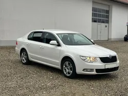 Weiß Gebraucht 2010 Skoda Superb Comfort Limousine | 8.499 € (Teuer)
