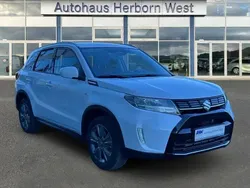 Cool white met. Gebraucht 2024 Suzuki Vitara GL SUV | 20.450 € (Guter Preis)