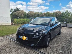 Schwarz Gebraucht 2023 Peugeot e-208 Allure+ Kleinwagen | 24.450 € (Etwas zu teuer)